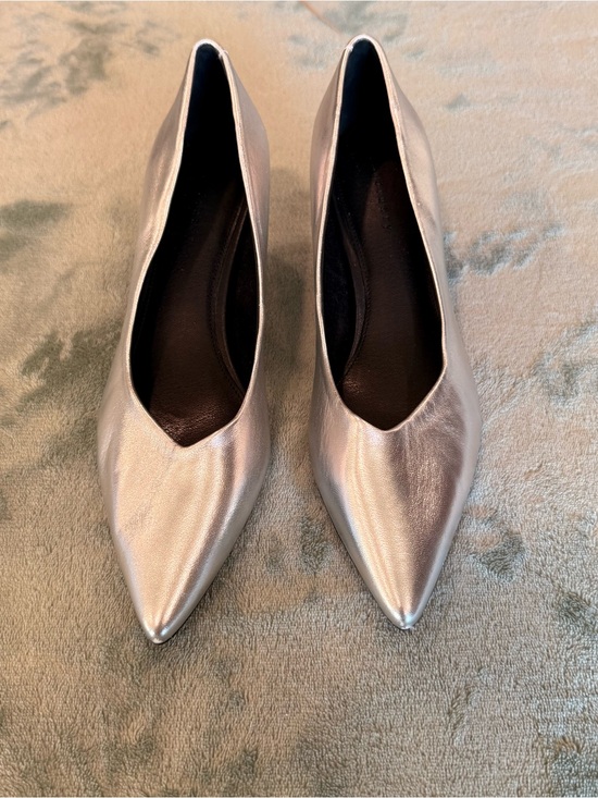 Sanctuary Shoes - Sanctuary Silver Metallic Pointed Toe Kitten Heel Pumps Women’s Size 8M
